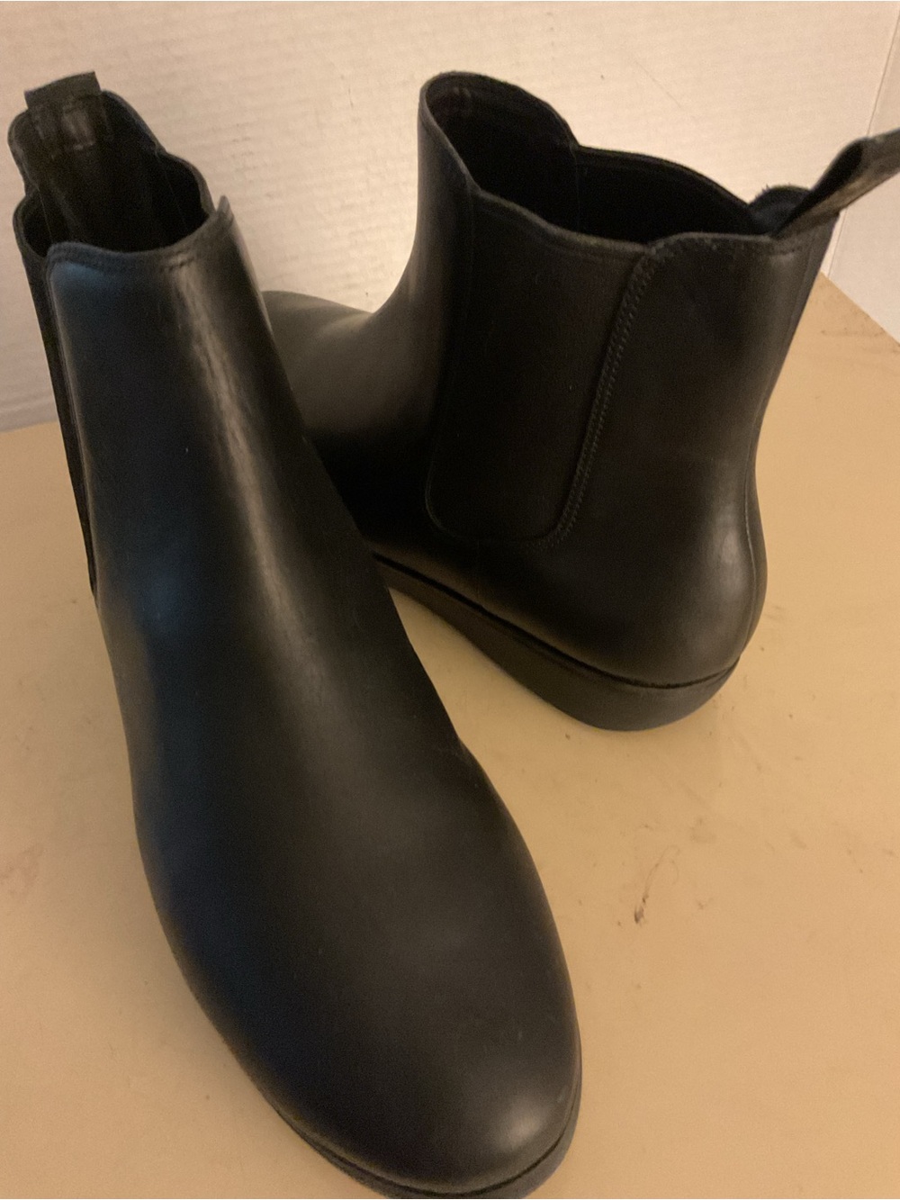 FitFlop women Black Leather Chelsea Ankle Boots US 11